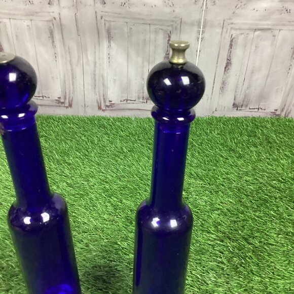 Olde Thompson Blue Salt & Pepper Shaker Set - Picture 2 of 10